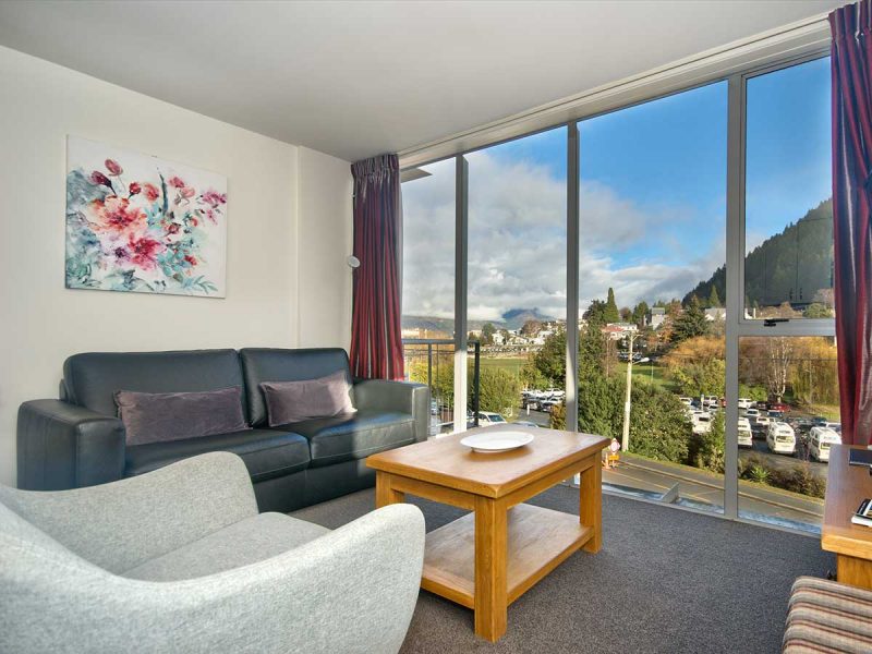 whisatler apartment accommoodation in central queenstown nz lounge